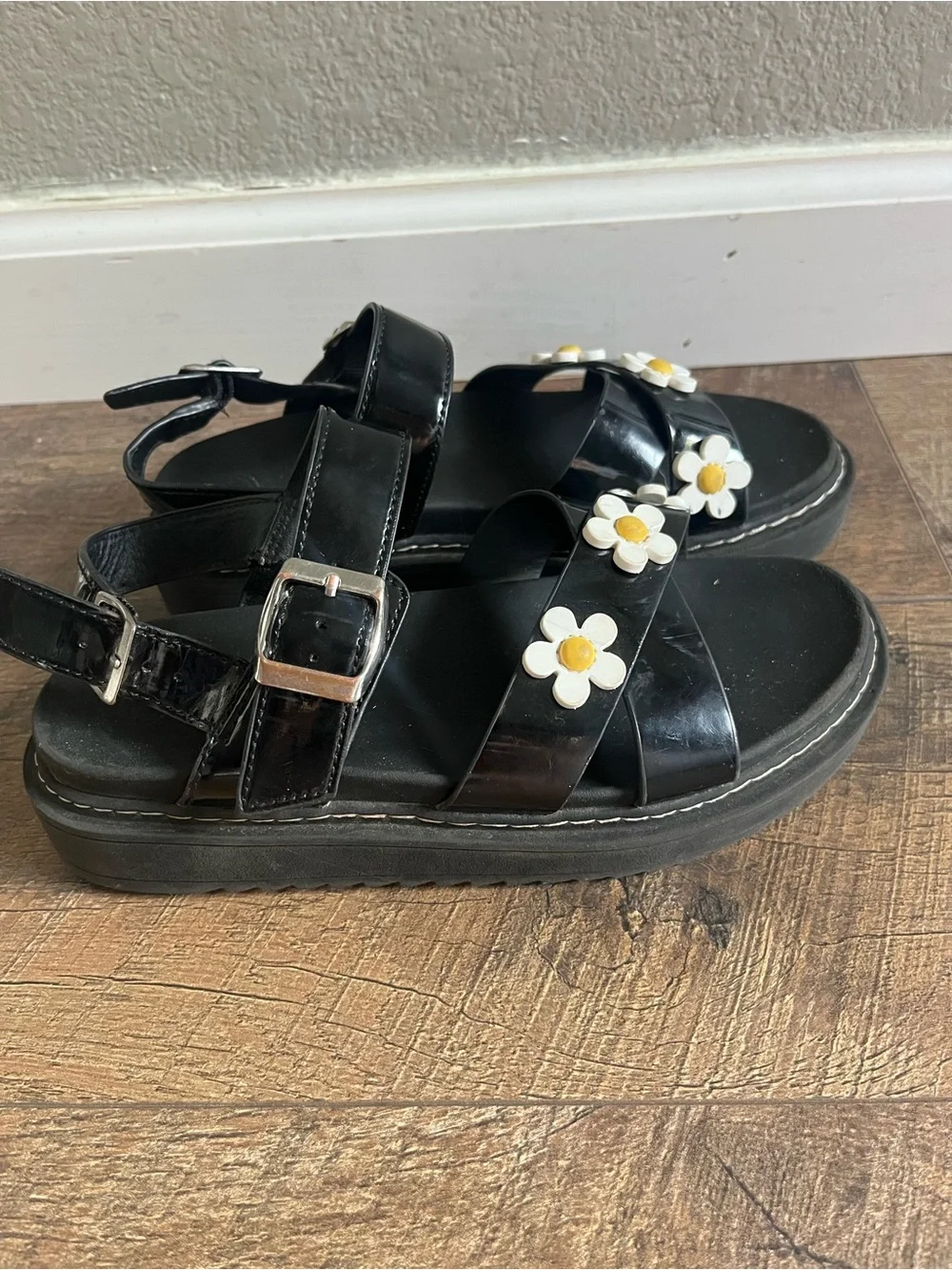 Wonder Nation Girls Flatform Daisy Sandal girls size 3